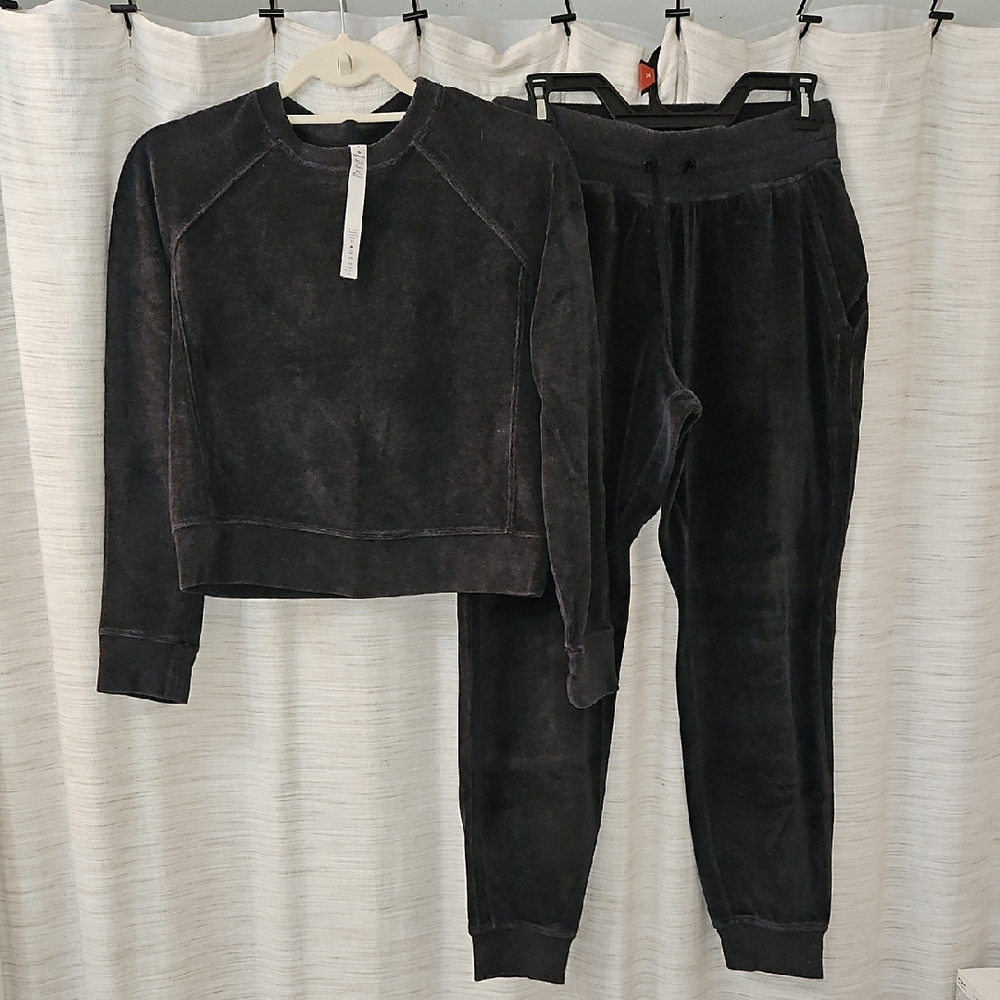 NWOT Lululemon Athletica Track Pants & Sweatshirt Set Size 4